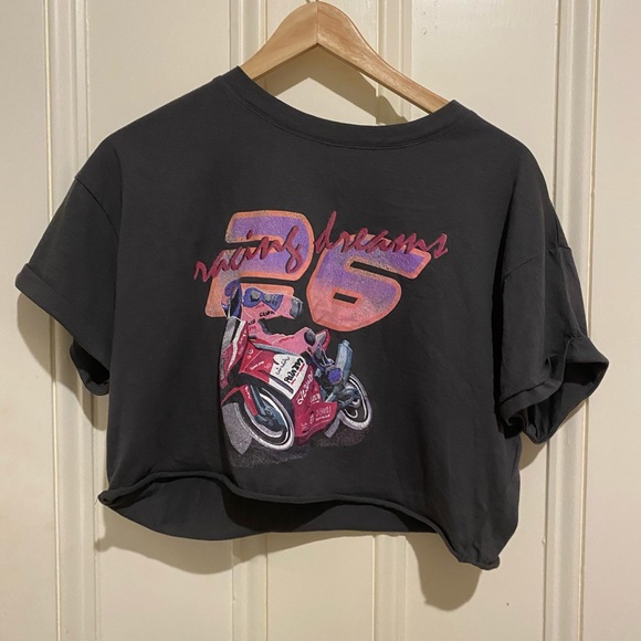 Tops - Charcoal graphic cropped tee